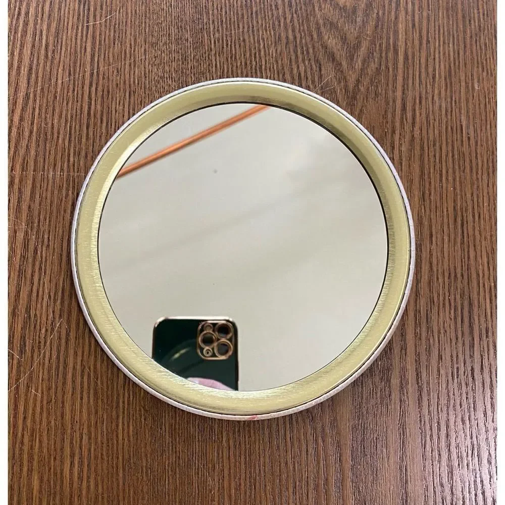 𝅺vintage lady with cat mirror